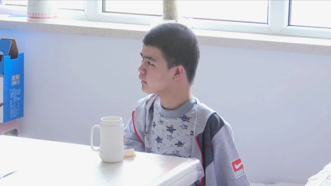 DƬ
